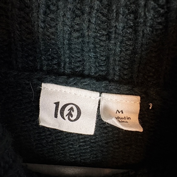 TenTree Highline Wool Turtleneck Sweater in Dark Forest Green - Size Medium - Picture 4 of 5